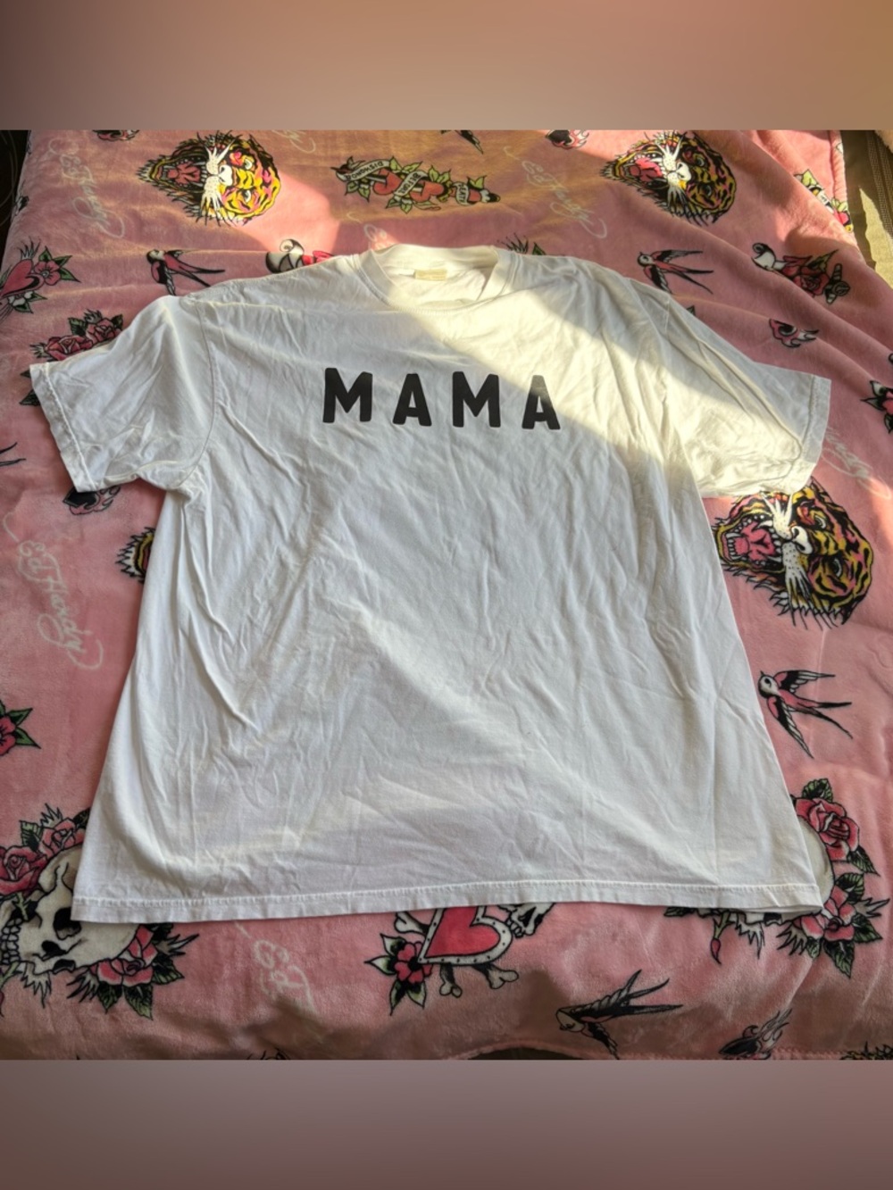 Women’s white and black mama graphic T size 2 XL